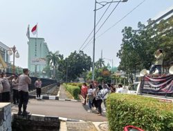 Pengamanan Aksi Unjuk Rasa Puluhan Nasabah Bank DKI Di Kantor OJK RI Sawah Besar