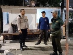 Bhabinkamtibmas Cempaka Putih Timur Sambangi Pos Kamling, Ajak Warga Tingkatkan Kewaspadaan Lingkungan