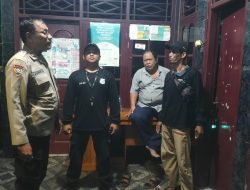 Tegakkan Keamanan! Bhabinkamtibmas Johar Baru dan Satkamling Bersatu Hadapi Potensi Kejahatan Malam Minggu