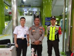 Patroli Dialogis di Stasiun Gambir, Polri Koordinasi Kamtibmas dan Pelayanan dengan Petugas Stasiun