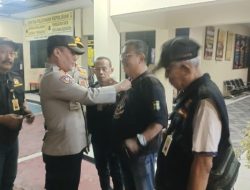 Polsek Cempaka Putih Serahkan 94 ID Card Pokdar Kamtibmas, Wujud Sinergi Polri dan Masyarakat