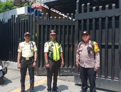Sambangi Kantor Bawaslu RI, Bhabinkamtibmas Gondangdia Berikan Himbauan Kamtibmas Petugas Keamanan