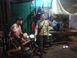 Dekatkan Diri, Bangun Kepercayaan Pendamping Bhabinkamtibmas Galur Sambangi Warga Pangkalan Ojek RW 04