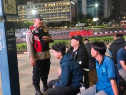 Remaja Nongkrong Dini Hari di Bundaran HI, Sat Binmas Lakukan Patroli dan Pemeriksaan
