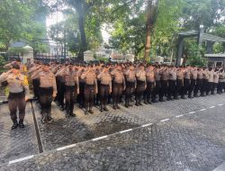 “Sidang Hasto Memanas! Ratusan Polisi Disiagakan, Dua Massa Saling Hadang”