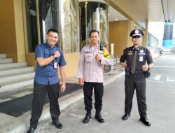 Bhabinkamtibmas Petojo Utara Patroli dan Jalin Komunikasi dengan Satpam di RW 01