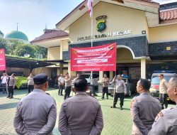 Pelatihan Penanganan Unjuk Rasa di Halaman Polsek Sawah Besar