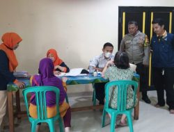 Polri Peduli Kesehatan Dalam Giat Monitoring Posyandu Balita dan Lansia di Kelurahan Karang Anyar