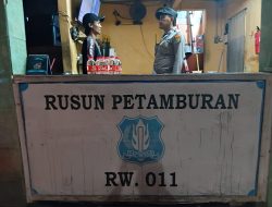 Polisi Patroli Malam Hari Antisipasi Gangguan Kamtibmas Sambang Poskamling