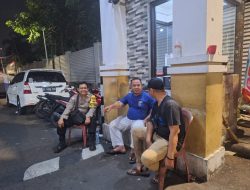 Bhabinkamtibmas Pegangsaan Sambangi Pos Satkamling RW 08, Sampaikan Himbauan Kamtibmas