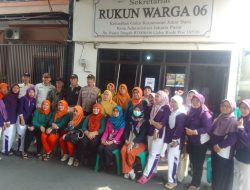 RW 06 Digeruduk! Bhabinkamtibmas dan Satpol PP Turun Langsung Temui Pejuang Kesehatan Lingkungan