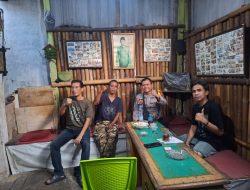 Bhabinkamtibmas Pegangsaan Sambangi Satkamling RT 08 RW 02, Ajak Warga Jaga Keamanan Lingkungan