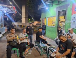 Bhabinkamtibmas Pegangsaan Sambangi Satkamling Rw 06 Tambak Ujung, Berikan Himbauan Kamtibmas Warga