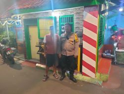 “Bhabinkamtibmas Kebon Sirih Lakukan Kontrol Pos Satkamling RW 08 dan Sampaikan Himbauan Kamtibmas”