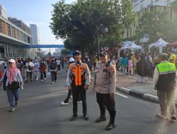 “Kapolsubsektor Sarinah Pemantauan Giat CFD di Simpang Sarinah, Sampaikan Himbauan Kewaspadaan kepada Masyarakat”
