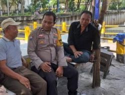 Pererat Hubungan dan Jaga Kamtibmas, Bhabinkamtibmas Rawasari Sambangi Tokoh Masyarakat