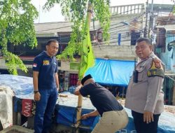 Polsek Metro Tanah Abang Tertibkan Bendera Ormas Ilegal, Cegah Premanisme di Ruang Publik