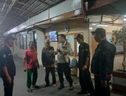 Patroli Dini Hari, Sat Binmas Sambangi Pos Kamling RW 04 Gambir