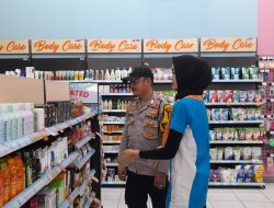 Polisi Sisir Toko di Kemayoran! Penjaga Toko Dihimbau Waspada Terhadap Kejahatan