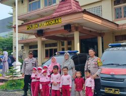 Polisi Polsek Kemayoran Diserbu Anak-anak! Kunjungan Edukasi Jadi Momen Tak Terlupakan