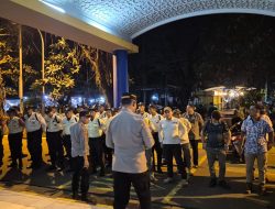 Polisi Amankan Pembongkaran Posko Ormas BPPKB Banten di Pasar Induk Kramat Jati