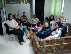 Upaya Bhabinkamtibmas Gandeng Ibu-Ibu Untuk Diskusi Terkait Generasi Muda Yang Berkarakter Di Sawah Besar