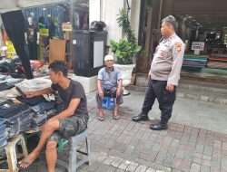 Antisipasi Curanmor, Aiptu Anwarudin Intensifkan Patroli Dialogis di Kawasan Pasar Baru