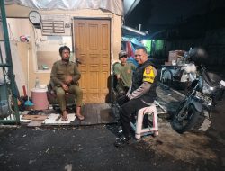 Jaga Keamanan Lingkungan, Bhabinkamtibmas Duri Pulo Sambangi Pos Kamling RW 02