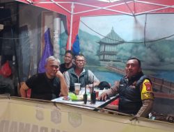 Warga Kalipasir Bersama Bhabinkamtibmas Gondangdia Tingkatkan Keamanan Perbatasan Di Malam Hari