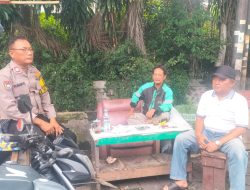 Gencar Patroli Dialogis! Bhabinkamtibmas Jaga Keamanan RW 08 dengan Cooling System