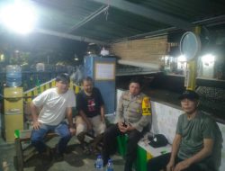Bhabinkamtibmas Tanggap! Patroli Malam Libur di RW 11 Cegah Kejahatan dan Premanisme!
