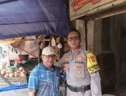 Interaksi Sosial Bhabinkamtibmas di Pasar Gembrong, Jaga Kondusifitas Wilayah