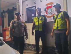 Meningkatkan Keamanan! Bhabinkamtibmas Johar Baru Lakukan Cooling System di Poskamling RW 07
