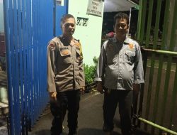 Bhabinkamtibmas Petojo Utara Sambangi Satkamling RW 04, Perkuat Imbauan Keamanan Lingkungan