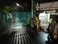 Bhabinkamtibmas Petojo Utara Sambangi Pos Satkamling RW 03, Tegaskan Imbauan Kamtibmas