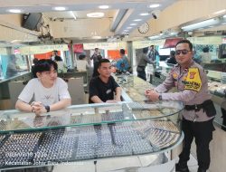 Patroli Bhabinkamtibmas di Pasar Gembrong: Sambang Pedagang dan Pemantauan Kamtibmas yang Humanis