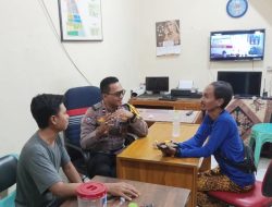 Sambang Pos Sekretariat RW, Bhabinkamtibmas Ajak Satkamling Jaga Keamanan