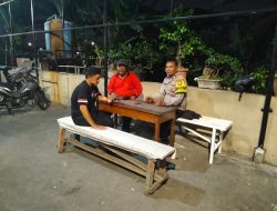 Jalin Kedekatan dengan Warga, Bhabinkamtibmas Cideng Sambangi Satkamling RW 07