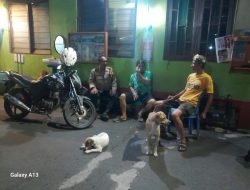 Bangun Kepedulian Warga, Polisi Sambangi Pos Kamling RW 04 Gambir di Tengah Malam