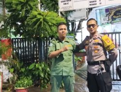 Bersama Warga, Polisi Jaga Kampung Rawa Tetap Aman di Malam Hari”
