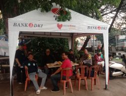 Bhabinkamtibmas Petojo Utara Bersama Warga dan Ojol Pantau Titik Rawan Gangguan Kamtibmas