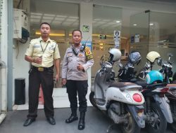 Bangun Sinergi Keamanan Wilayah, Bhabinkamtibmas Pasar Baru Gelar Patroli dan Dialog Kamtibmas