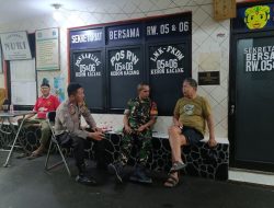 Cegah Kriminalitas, Bhabinkamtibmas – Babinsa Sambangi Ketua RW 06 Kebon Kacang