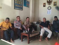 Cegah Kejahatan Sejak Dini, Bhabinkamtibmas Patroli Dialogis di RW 02 Bersama Ketua RW dan LMK