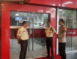 Polri Hadir Patroli Dialogis Dan Sambangi Bank Jatim Agar Tetap Waspada