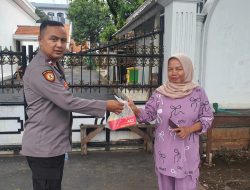 Jumat Berkah, Polsek Sawah Besar Bagikan 100 Nasi Bungkus untuk Warga Kurang Mampu”