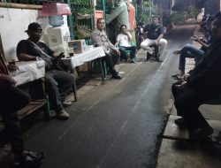 Dekatkan Diri dengan Warga, Bhabinkamtibmas Menteng Lakukan Sambang Dan Silaturahmi di Jalan Menteng Jaya