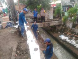 Hadir Menyapa, Bhabinkamtibmas Dampingi Warga RW 09 Wujudkan Lingkungan Aman dan Sehat
