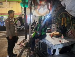 Jaga Harmoni Lingkungan”, Bhabinkamtibmas Kartini Berikan Pembinaan Ojek Online di Pangkalan