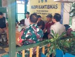 Tegas Tapi Santai! Polisi ‘Ngopi’ Sambil Sidak Keamanan Warga